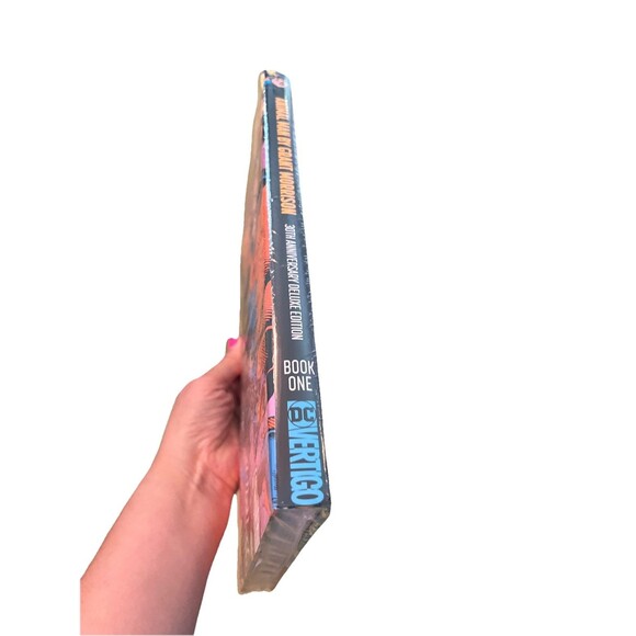 Animal Man by Grant Morrison Book 1 Deluxe Edition HC 30th Anniversary Sealed - Picture 3 of 4